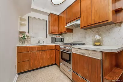 95-01 43rd Avenue, Elmhurst, NY 11373 - Photo 15