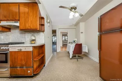 95-01 43rd Avenue, Elmhurst, NY 11373 - Photo 17