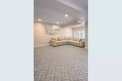 126 Radcliffe Road, Plainview, NY 11803 - Photo 7