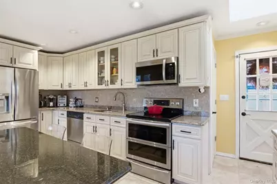 268 Curtis Avenue, Carle Place, NY 11514 - Photo 13