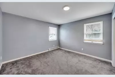 10 Winnetica Lane, East Islip, NY 11730 - Photo 19