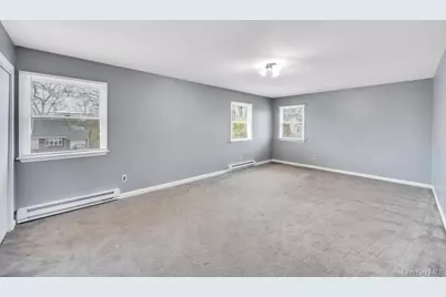 10 Winnetica Lane, East Islip, NY 11730 - Photo 17