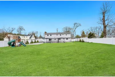 10 Winnetica Lane, East Islip, NY 11730 - Photo 37