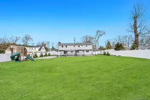 10 Winnetica Ln, East Islip, NY 11730 - Photo 37