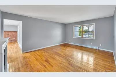 10 Winnetica Lane, East Islip, NY 11730 - Photo 7