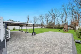 10 Winnetica Ln, East Islip, NY 11730 - Photo 33