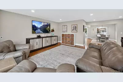 12 Farmstead Road, Commack, NY 11725 - Photo 7