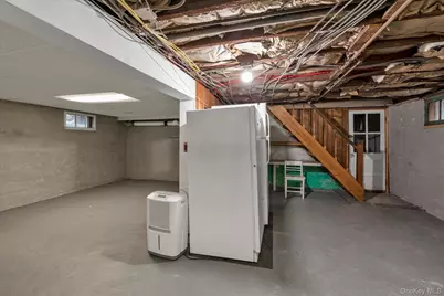 154 Rocklyn Avenue, Lynbrook, NY 11563 - Photo 19