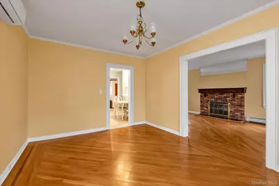 154 Rocklyn Avenue, Lynbrook, NY 11563 - Photo 5