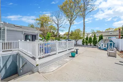8 Whisper Lane, Smithtown, NY 11787 - Photo 5