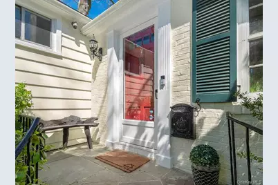 8 Chelsea Drive, Port Washington, NY 11050 - Photo 3