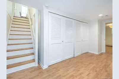 8 Chelsea Drive, Port Washington, NY 11050 - Photo 37