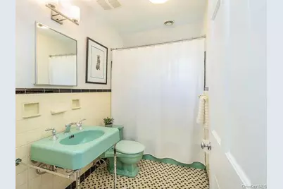 8 Chelsea Drive, Port Washington, NY 11050 - Photo 23