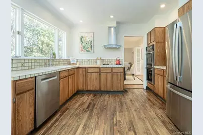 8 Chelsea Drive, Port Washington, NY 11050 - Photo 17