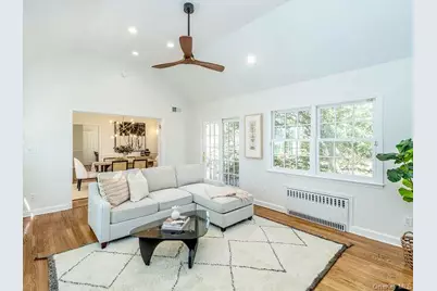 8 Chelsea Drive, Port Washington, NY 11050 - Photo 11