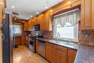 278 Dogwood Road, Valley Stream, NY 11580 - Photo 7