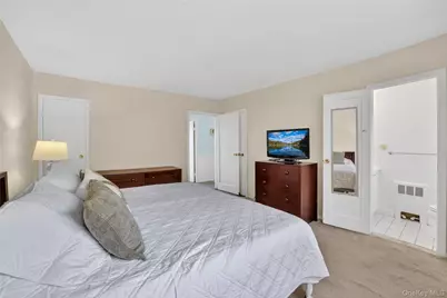 37 Fieldstone Drive #E4, Hartsdale, NY 10530 - Photo 13