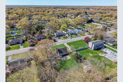 67 Pentmoor Drive, Mastic, NY 11950 - Photo 21