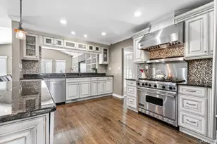 9 Delaware Ave, Jericho, NY 11753 - Photo 3