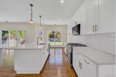 177 Hamlet Drive, Mount Sinai, NY 11766 - Photo 9