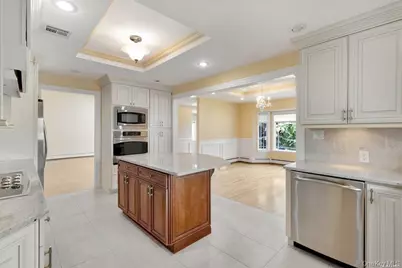 128 Hazelwood Drive, Jericho, NY 11753 - Photo 11