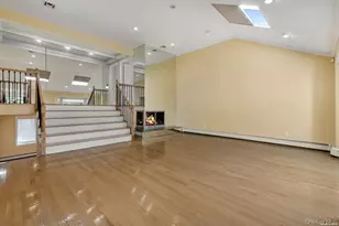 128 Hazelwood Dr, Jericho, NY 11753 - Photo 3