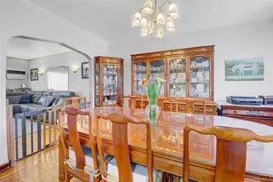 61-05 78th St, Middle Village, NY 11379 - Photo 7