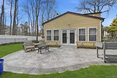 75 Oregon Avenue, Medford, NY 11763 - Photo 5