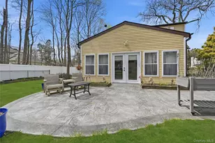 75 Oregon Ave, Medford, NY 11763 - Photo 5
