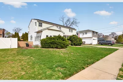1710 Saint Marks Avenue, Merrick, NY 11566 - Photo 3