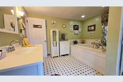 32 Atlantic Avenue, East Moriches, NY 11940 - Photo 21