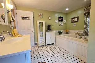 32 Atlantic Ave, East Moriches, NY 11940 - Photo 21