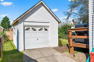 84-50 266th St, Floral Park, NY 11001 - Photo 15