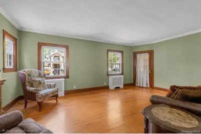 190 Bryant Avenue, Floral Park, NY 11001 - Photo 5