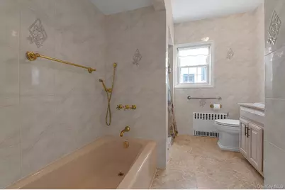190 Bryant Avenue, Floral Park, NY 11001 - Photo 13