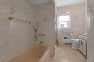 190 Bryant Ave, Floral Park, NY 11001 - Photo 13