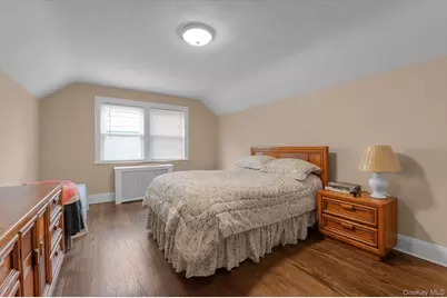 190 Bryant Avenue, Floral Park, NY 11001 - Photo 17