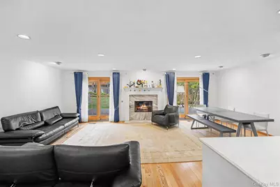 129 Golf View Drive #129, Jericho, NY 11753 - Photo 7