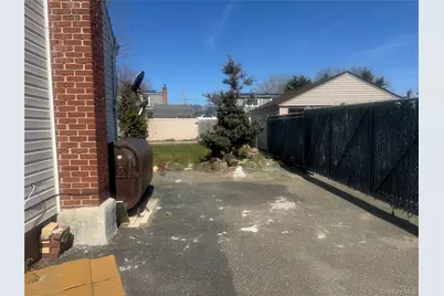 351 E Meadow Avenue, East Meadow, NY 11554 - Photo 3