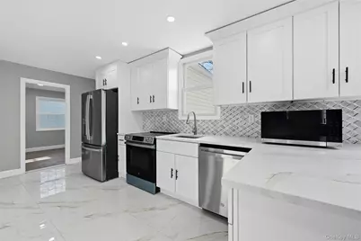 10 Curlin Lane, Saint James, NY 11780 - Photo 9