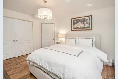 400 Carney Street #604, Glen Cove, NY 11542 - Photo 5