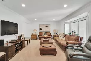 44 McCulloch Dr, Dix Hills, NY 11746 - Photo 13