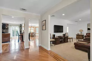 44 McCulloch Dr, Dix Hills, NY 11746 - Photo 11