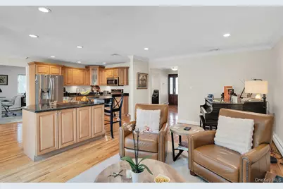 44 McCulloch Drive, Dix Hills, NY 11746 - Photo 21