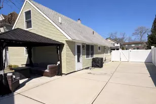 56 Beverly Rd, Merrick, NY 11566 - Photo 9