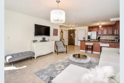 400 Carney Street #607, Glen Cove, NY 11542 - Photo 9