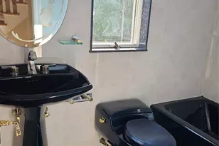 14 Potters Ln, New Rochelle, NY 10805 - Photo 9