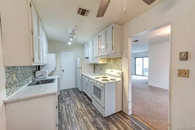 209 Cabot Court S, Saint James, NY 11780 - Photo 9
