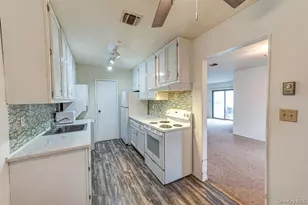 209 Cabot Ct S, Saint James, NY 11780 - Photo 9