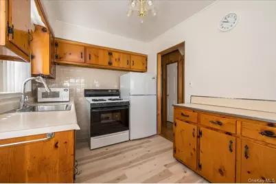 451 Nassau Boulevard, Williston Park, NY 11596 - Photo 9